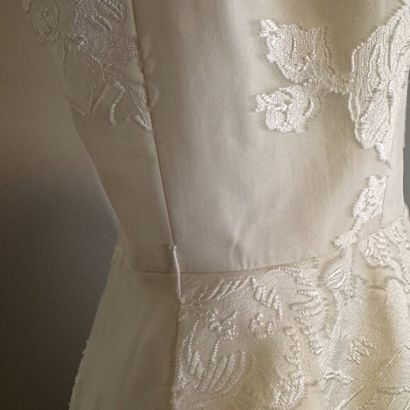 Jacquelin Exclusive Ivory Wedding Dress - Size 12 - Picture 4 of 15
